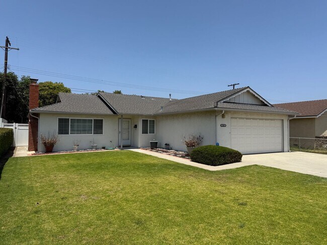 Building Photo - Charming 3-Bed, 2-Bath Home in Quiet Port Hueneme Neighborhood