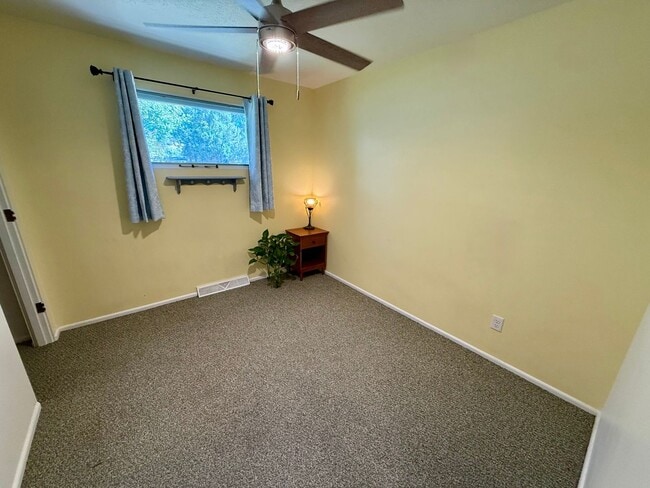 Building Photo - 104 Saranac Dr
