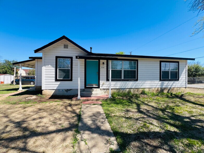 Building Photo - 1518 Huron St