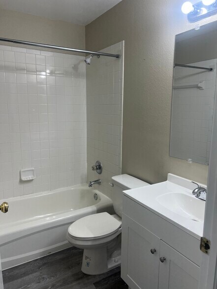 Building Photo - 2035 Fluorshire Dr