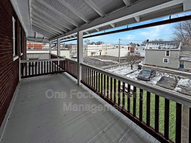 Building Photo - 325 Percy St