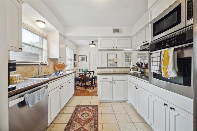 Building Photo - 14114 St Marys Ln