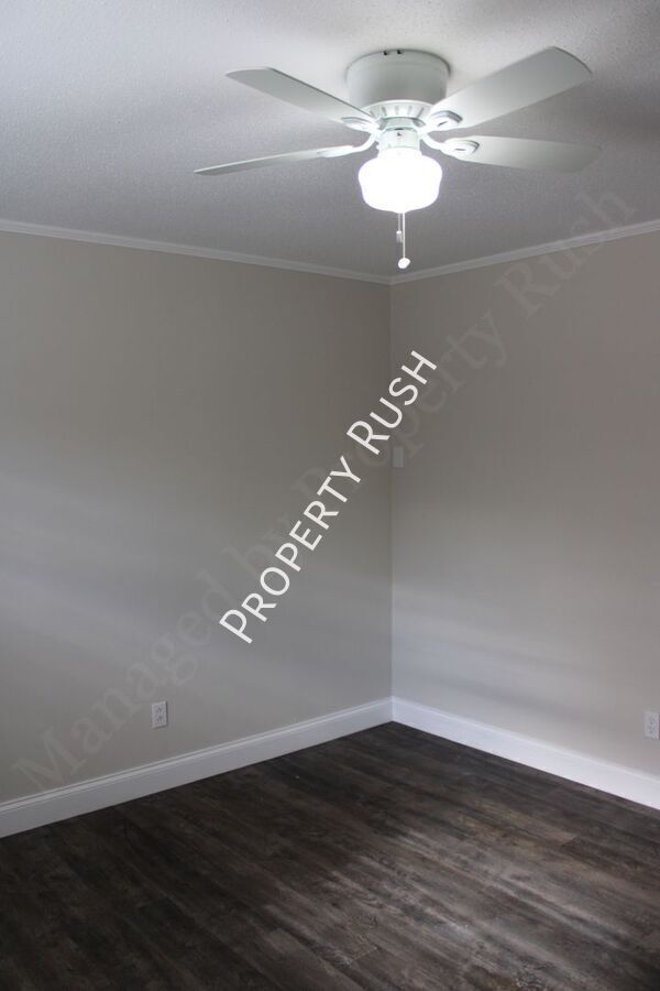 Building Photo - 209 Signal View St