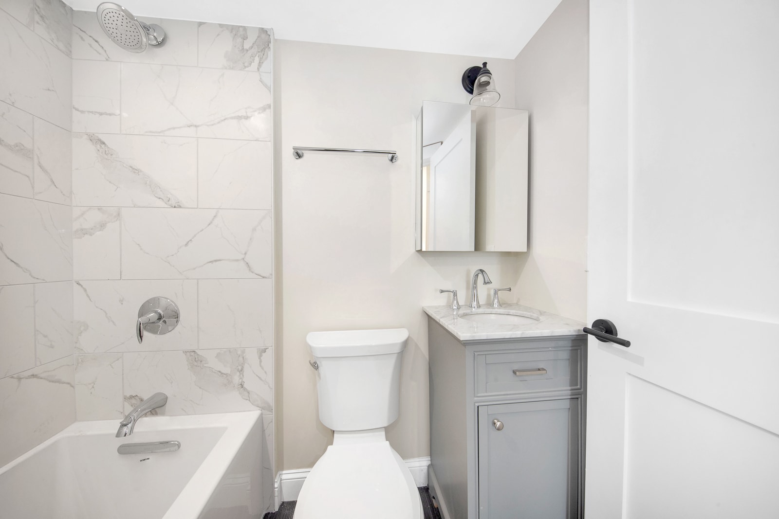 Building Photo - 105 School St