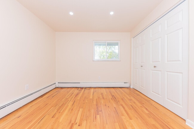 Building Photo - 1520 Traver Rd