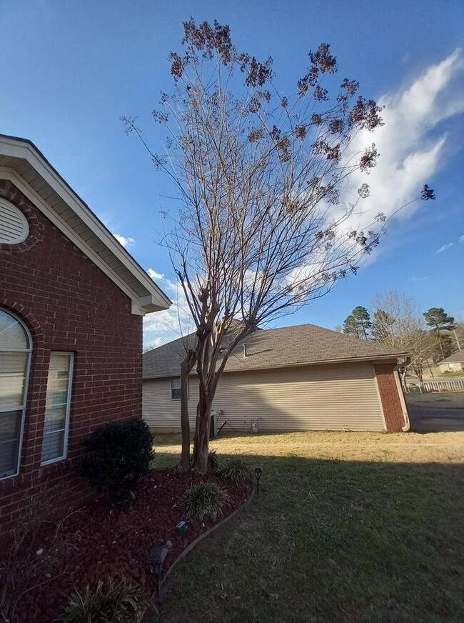 Building Photo - A NIce Home Waiting For You In Benton!