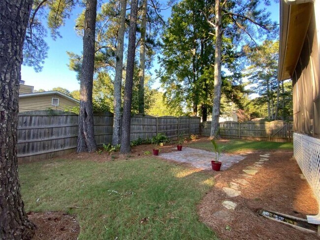 Building Photo - 550 Carithers Rd