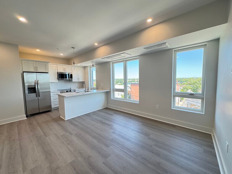 Building Photo - 386 Atwells Ave