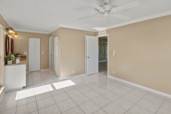 Building Photo - 1421 NW 20th Ave