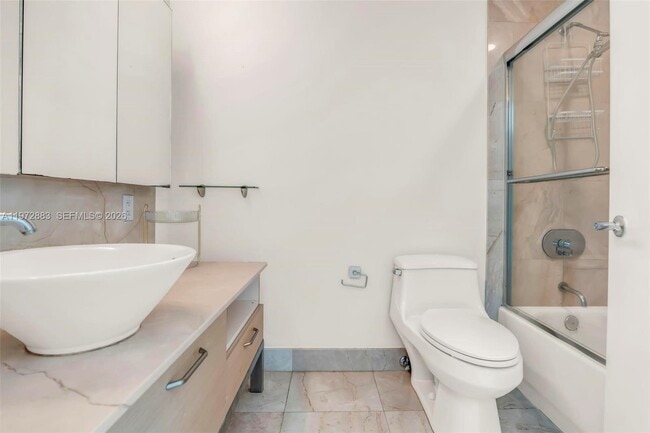 Building Photo - 218 SE 14th St