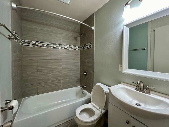 Building Photo - 3 Bedroom on S Glenn, Wichita KS!