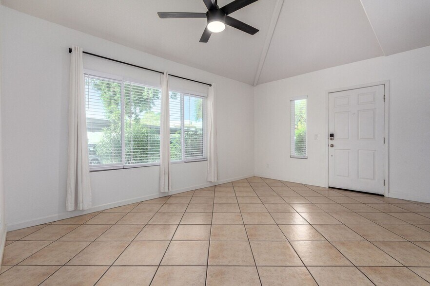 Building Photo - 1825 W Ray Rd