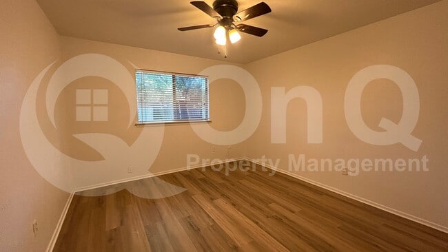 Building Photo - 807 Cavalier Dr