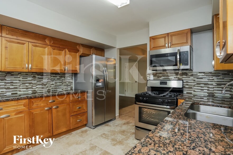 Building Photo - 1083 Forest Heights Rd