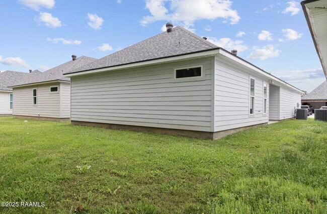 Building Photo - 211 Alpine Dr