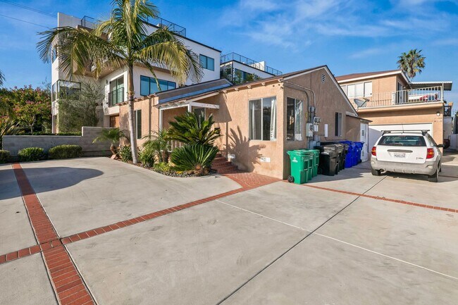 Building Photo - Emerson St