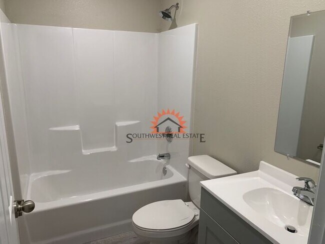 Building Photo - Brand new apartment.