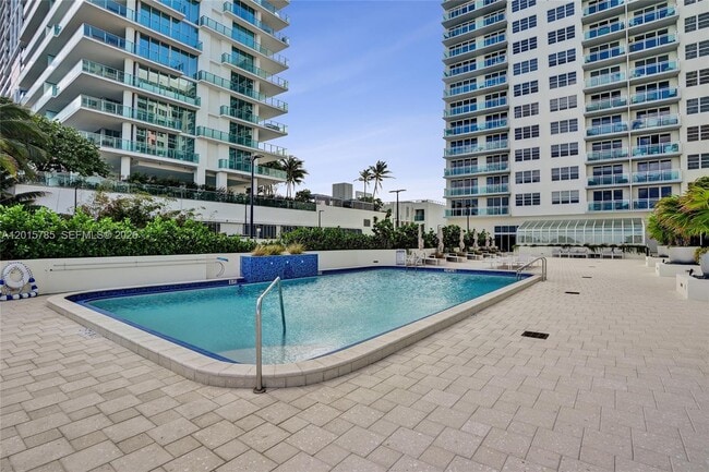 Building Photo - 6917 Collins Ave