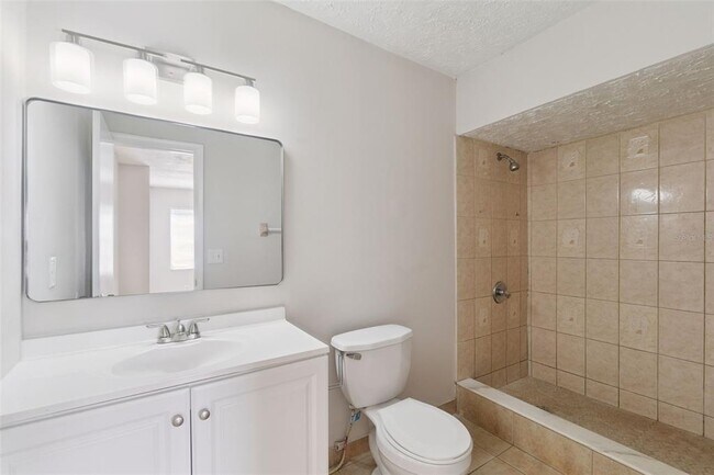 Building Photo - 2853 S Sanford Ave