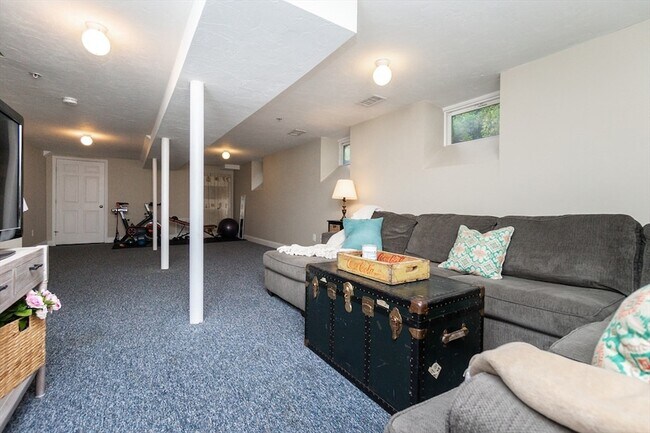 Building Photo - 224 Salem St