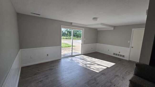 Building Photo - 1457 S Sonora Dr