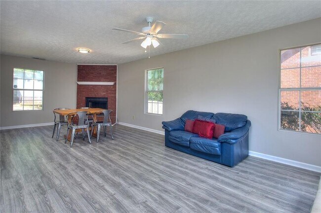 Building Photo - 4450 Anderson Rd