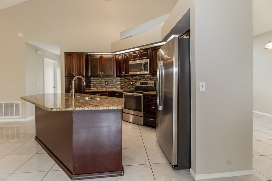 Building Photo - 825 Virginia Woods Ln