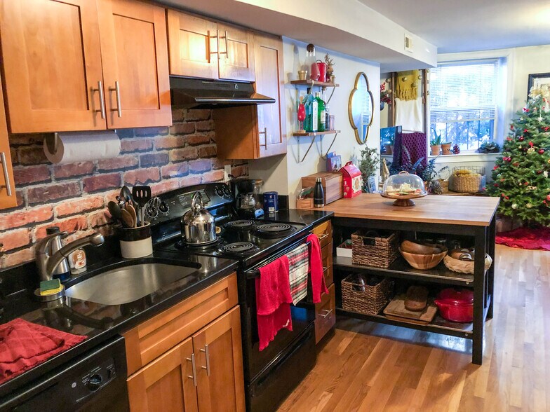 Building Photo - 23 Saint Lukes Rd