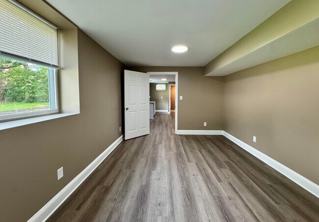 Building Photo - 2564 Millbrook Dr