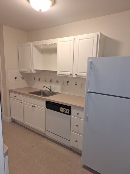 Kitchen - 121 Ontario St