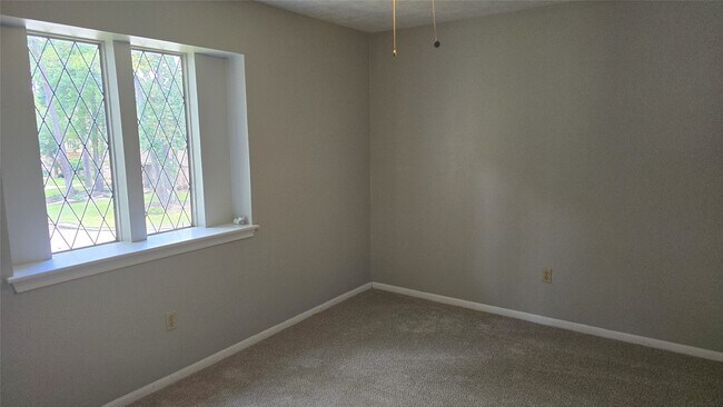 Building Photo - 3303 Candleway Dr