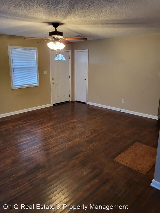 Building Photo - 3 br, 1 bath House - 104 E. Lawson Road