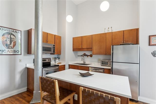 Building Photo - 920 Poeyfarre St