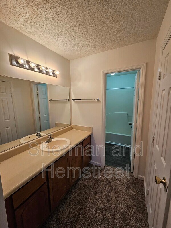 Building Photo - 318 Commons Dr
