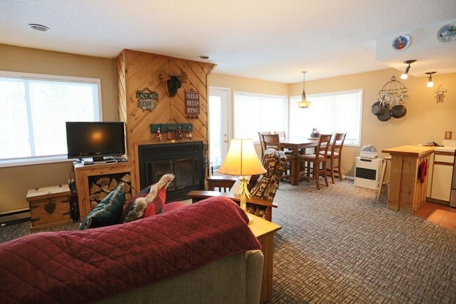 Building Photo - Seasonal 6 Month Lease Available!  $1,700/ mo Charming Two-Bedroom Condo in Waterville, NH!
