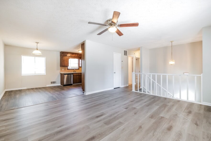 Building Photo - 9039 Raven Dr
