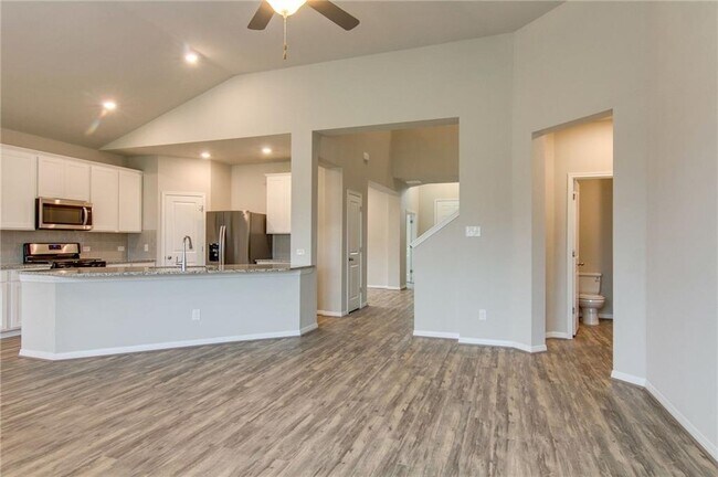 Building Photo - 17012 Lathrop Ave