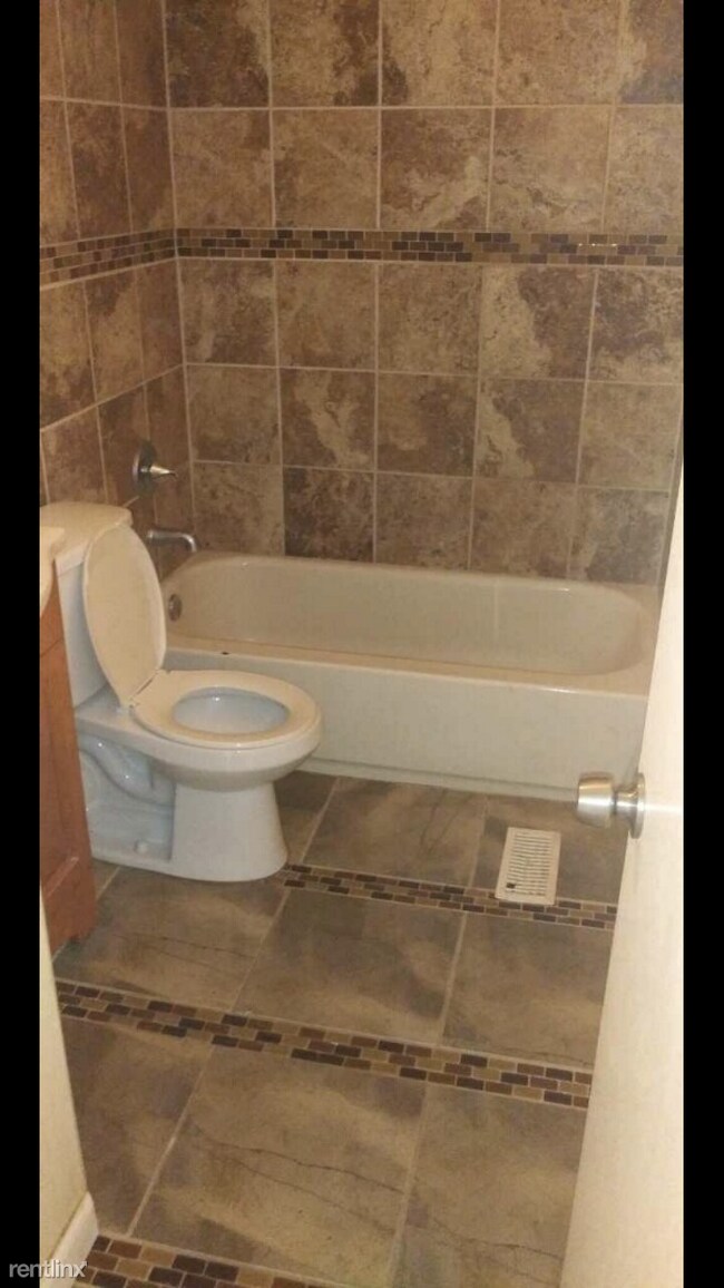 Building Photo - 2 br, 1 bath Duplex - 10118 Camshire Ct