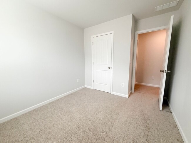 Building Photo - Newly Built 3 Bedroom Home - Baxter