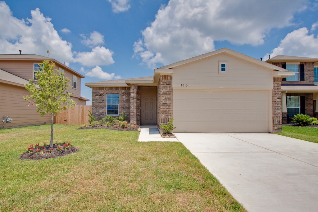Images attached are of similar homes, not this one. This one will have white 42 inch cabinets. The home is currently still under construction and is scheduled to be completed by the middle of March. Seeking tenant who wants to move in during the month of March. Please contact agent for more info. - 17004 Arcata Avenue