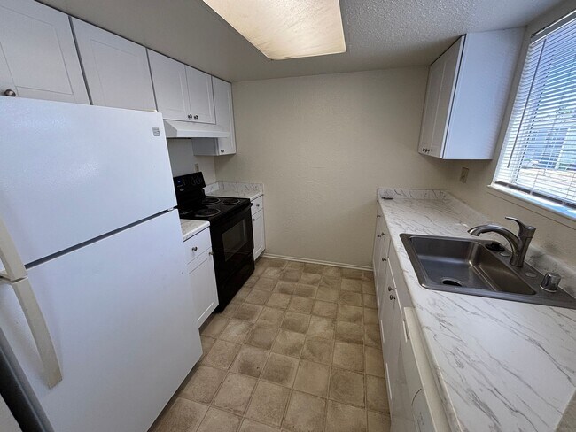 Building Photo - Two Bedroom, Two Bathroom Second Floor Apa...