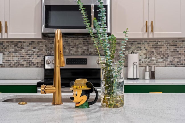 Building Photo - 4710 Sleepy Hollow Dr