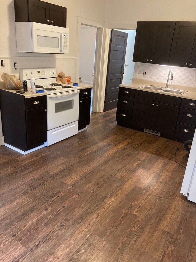 Building Photo - PRE-LEASING