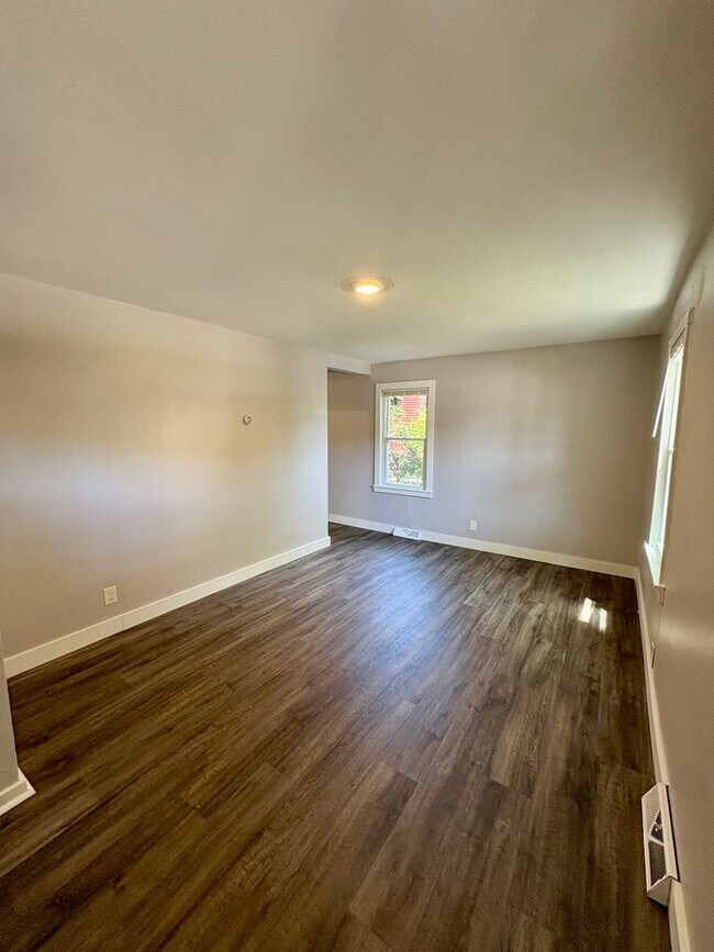 Building Photo - 65-67 Ridgeview Circle
