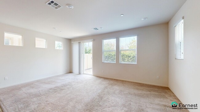 Building Photo - 3 + 2.5 Spacious & Stylish Home in Van Nuy...