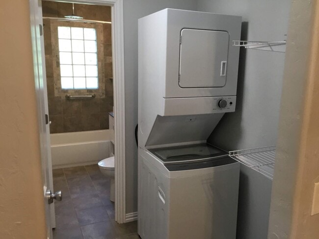 Building Photo - Completely remodeled 1 bedroom, 1 bath duplex! Half off on the first month!