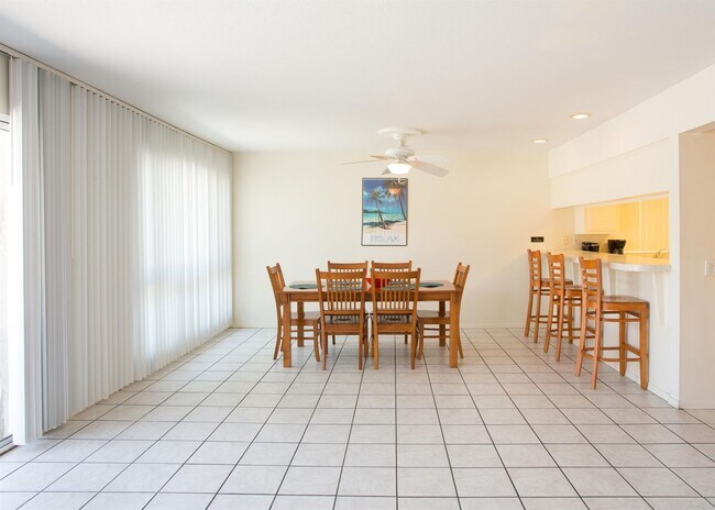 Building Photo - Winter 9 month lease! Partially Furnished 2 Bed 2, 1 Bath near the beach. No yearly leases