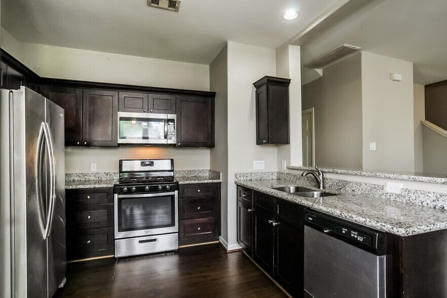 Building Photo - 2818 Mesquite Ridge Dr