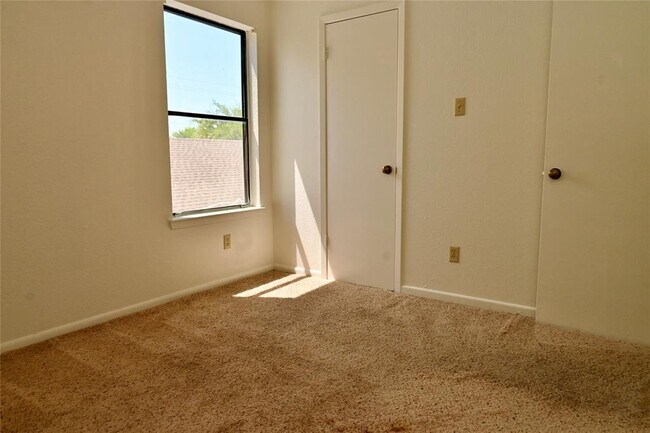 Building Photo - 13356 Water Oak Ln