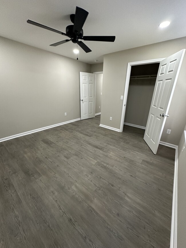 Building Photo - 305 E 22nd St